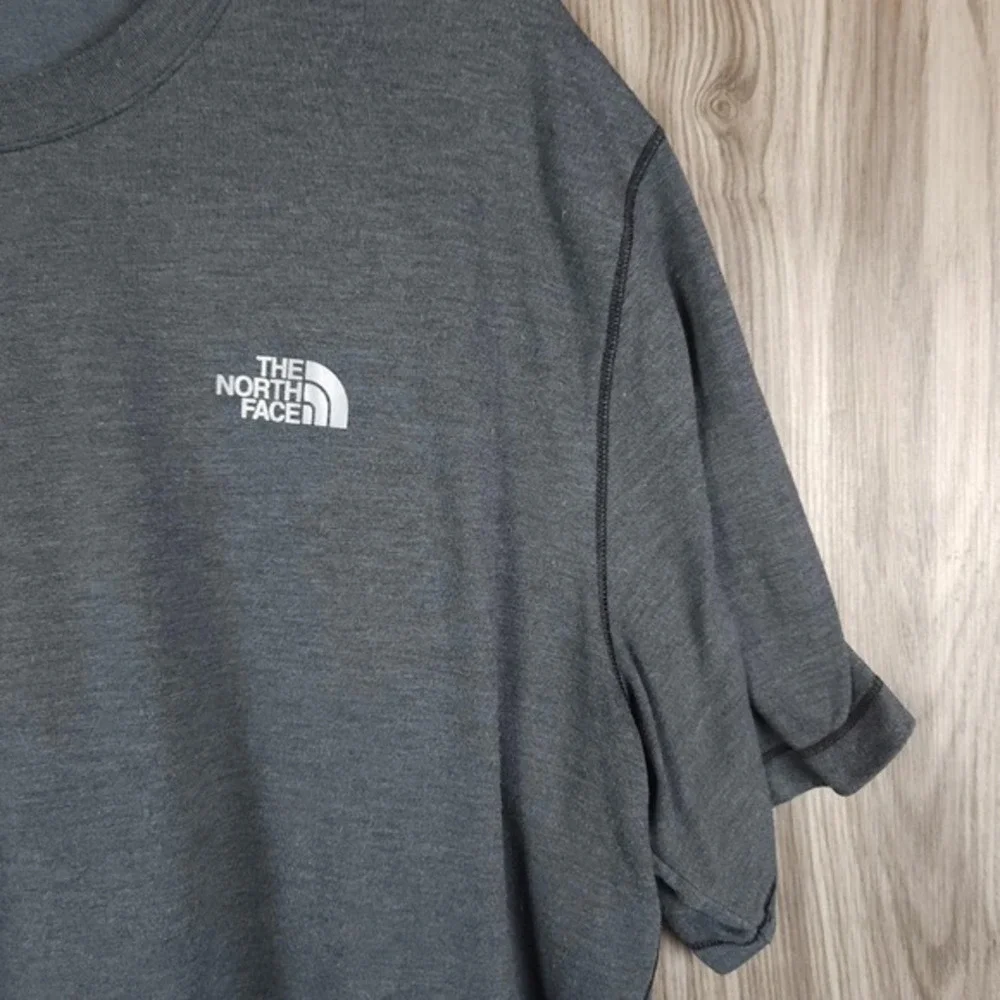 The‎ North Face Flash Dry Graphic Logo Men's Grey Tshirt
